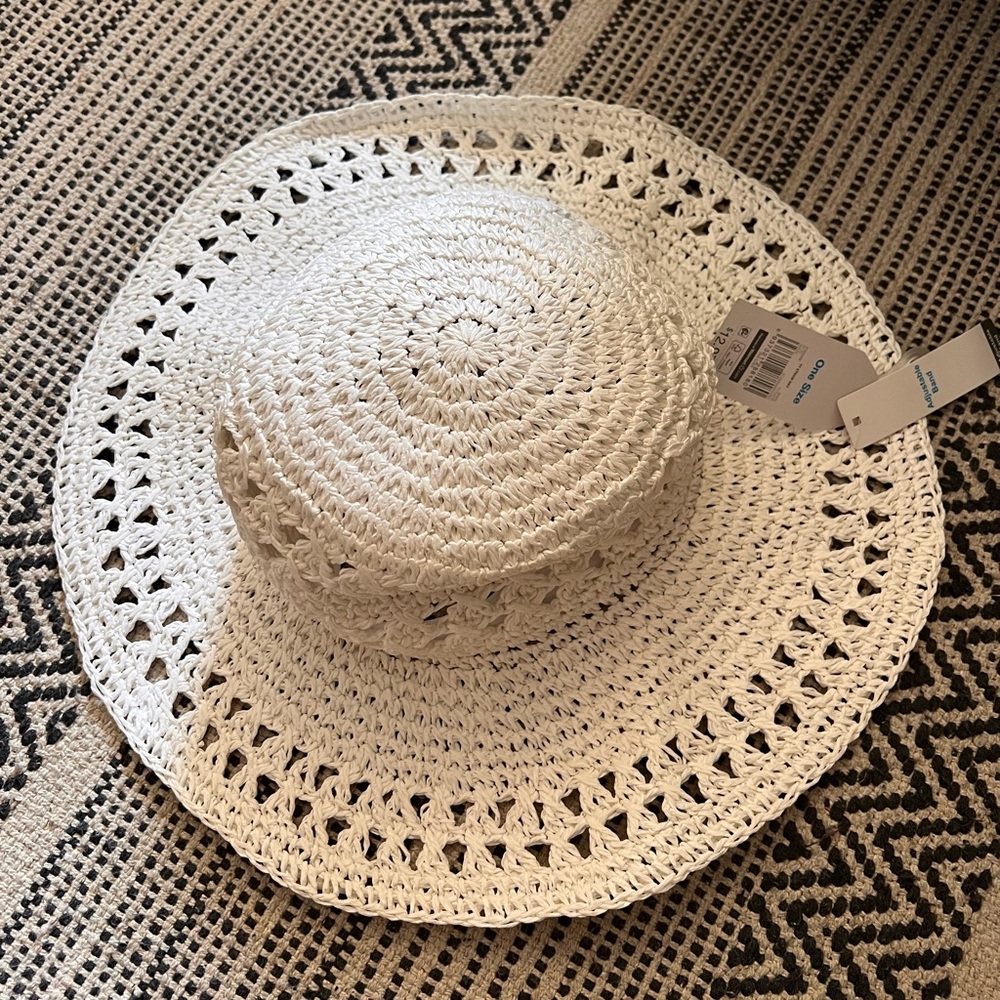 White Summer Straw Hat with Adjustable Band